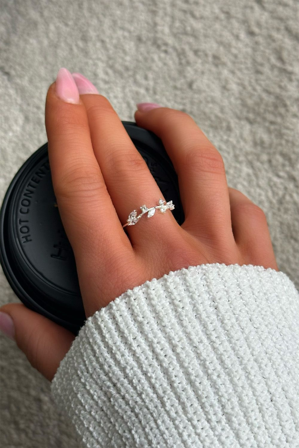 Ring i ægte sølv med bladmotiv og Cubic Zirconia 