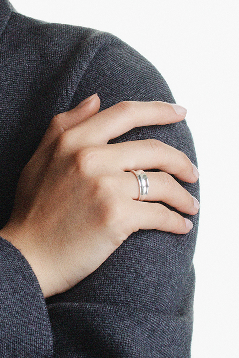 Sølvring med konkav overflade