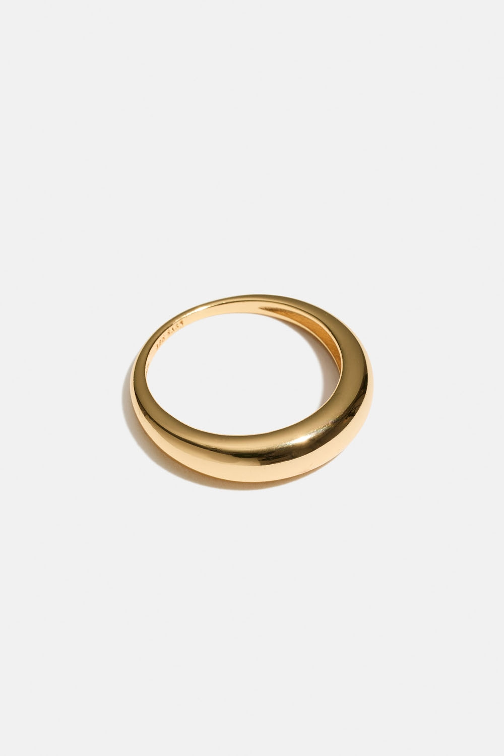 Klassisk rund ring i 18 karat guldbelagt ægte sølv