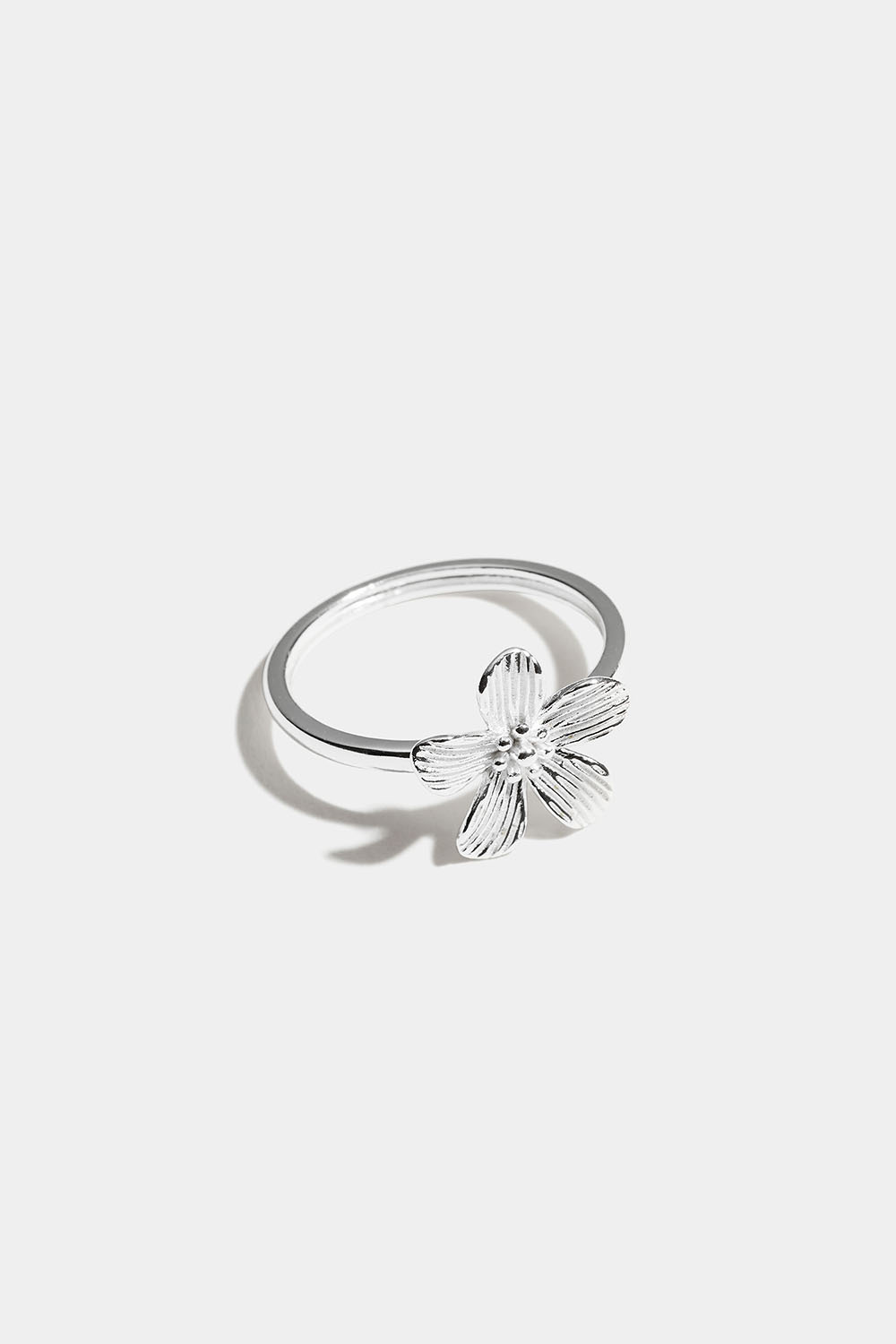 Ring i ægte sølv med blomst